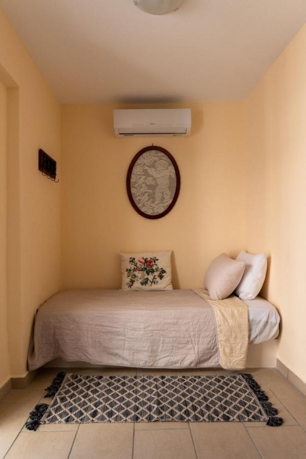 La Belle Helene Guest House Spetses Town ภายนอก รูปภาพ