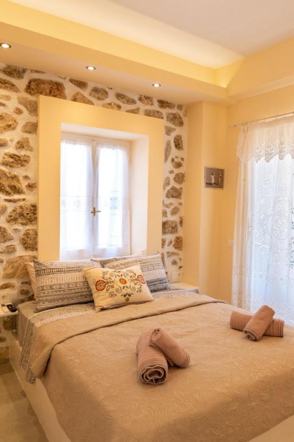 La Belle Helene Guest House Spetses Town ภายนอก รูปภาพ