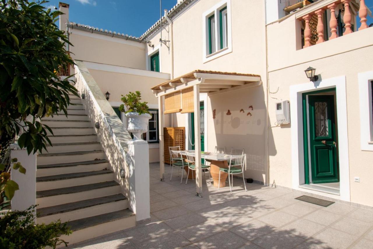 La Belle Helene Guest House Spetses Town ภายนอก รูปภาพ